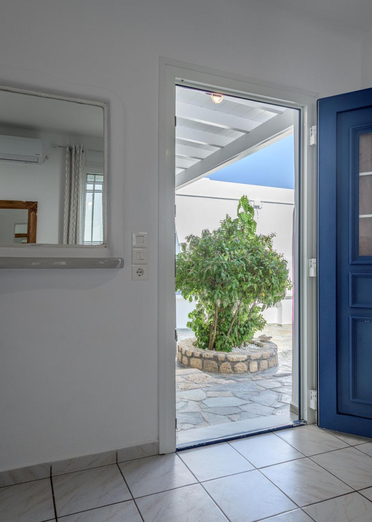 Floras Rooms Pollonia Exterior foto