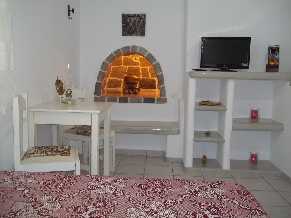 Floras Rooms Pollonia Exterior foto